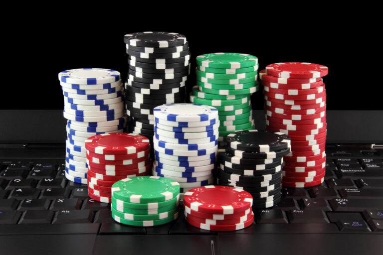 Hitting Wonders: The Thrills of Playing Casino Games Online