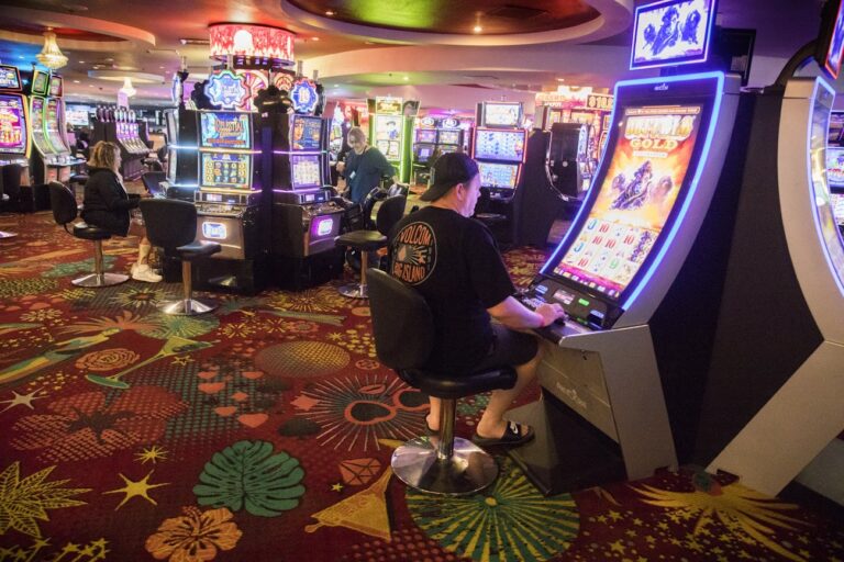 Explaining the Paylines and Payouts of Online Slot Games