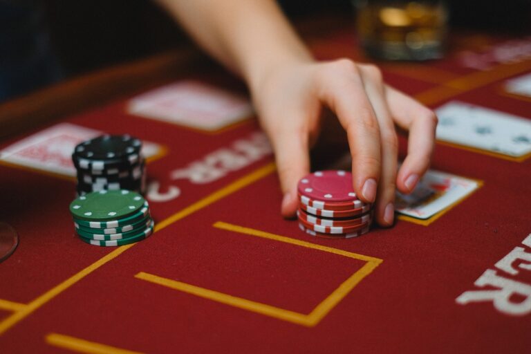 How to Claim and Use Free Credit for Online Casino Games